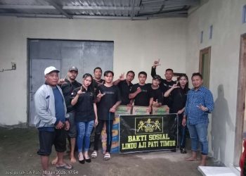 Anggota Fraksi Partai Demokrat dan LA Timur Salurkan Ribuan Bantuan ke Dua Desa