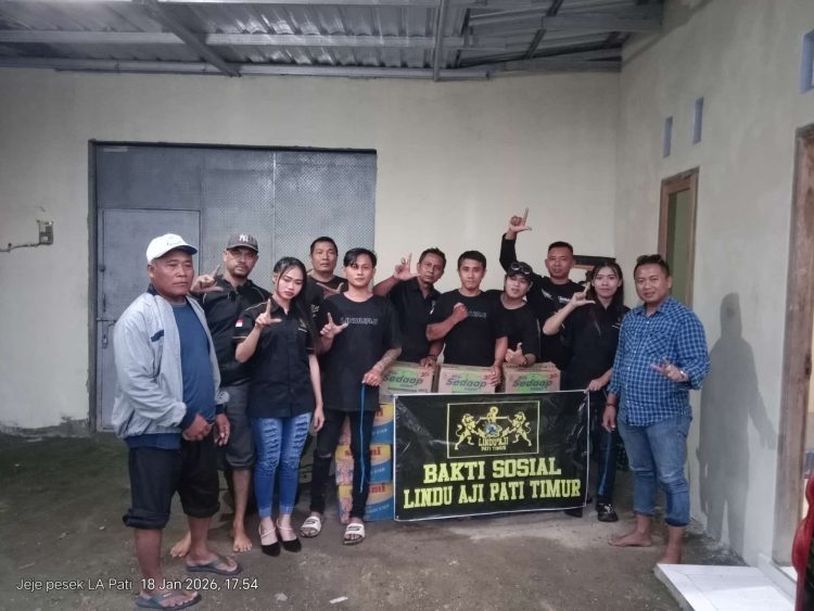 Anggota Fraksi Partai Demokrat dan LA Timur Salurkan Ribuan Bantuan ke Dua Desa