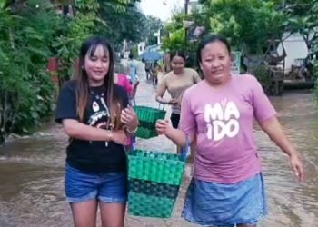 Posko Dibuka, Relawan Bos JL dan Sekdes Kompak Berbagi Nasi Bungkus