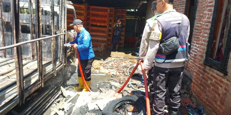 Api Mengamuk 1 Truk Ludes, Wakasat Reskrim Cek Lokasi