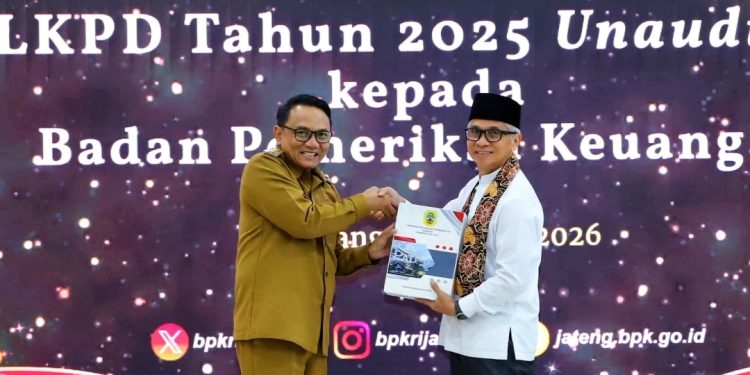 Komitmen Transparansi Keuangan Daerah, Plt Bupati Pati Serahkan LKPD 2025 ke BPK