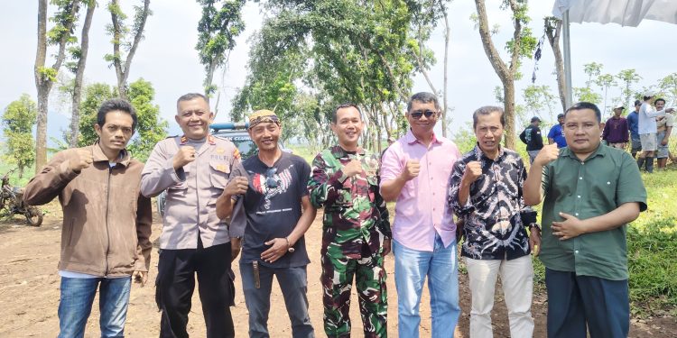 Ratusan Warga Tolak Pembangunan Yonif TP