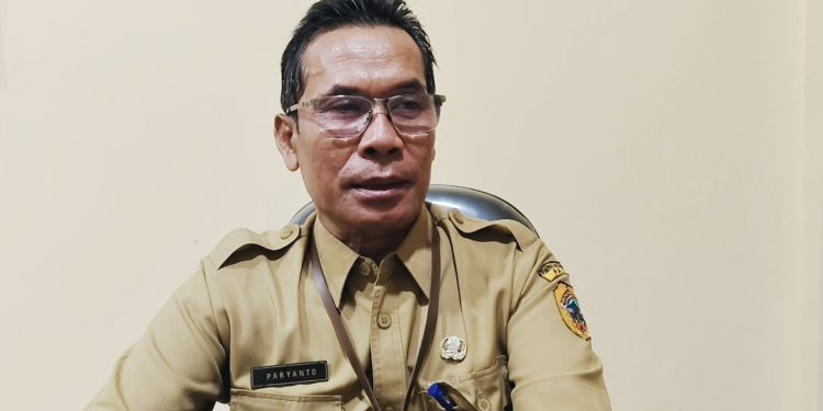 Sekolah Rusak Parah, Anak – Anak Terpaksa Belajar di Balai Desa