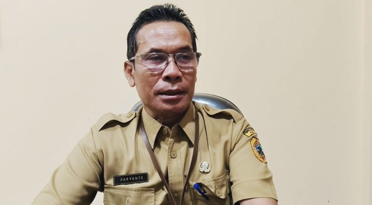 Sekolah Rusak Parah, Anak – Anak Terpaksa Belajar di Balai Desa