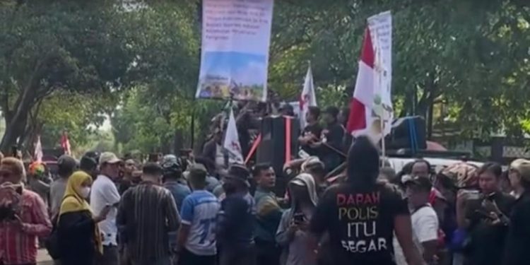 Hoaks Intel Kodim Pati Terbantahkan, Warga Margoyoso Klarifikasi soal Kaos “DARAH POLISI ITU SEGAR”