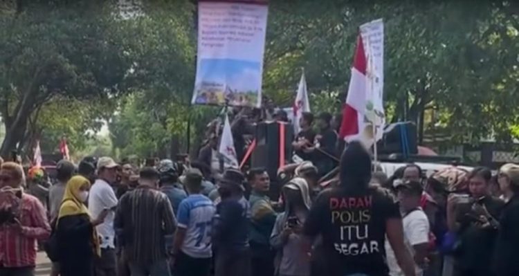 Hoaks Intel Kodim Pati Terbantahkan, Warga Margoyoso Klarifikasi soal Kaos “DARAH POLISI ITU SEGAR”