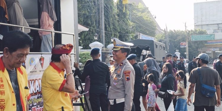Waisak 2026, Ribuan Warga Pati Nikmati Makan Gratis dari Kelenteng Hok Tik Bio Pati dan Polri