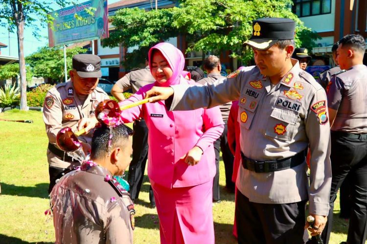 56 Anggota Terima Kenaikan Pangkat, AKBP Heru Minta Tingkatkan Profesionalisme