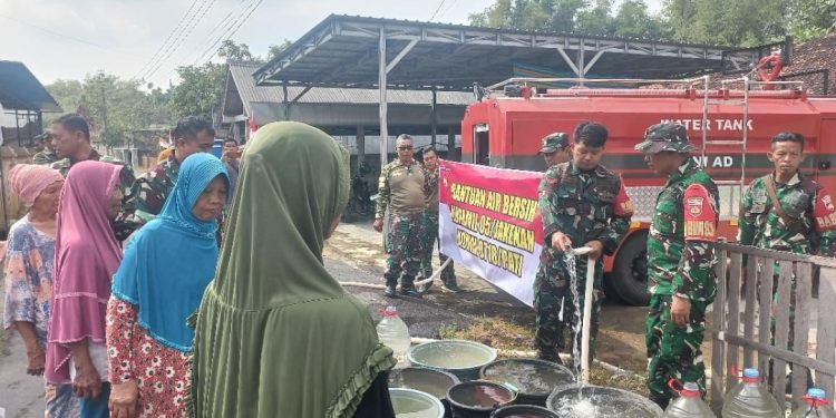 Kemarau Menguji, TNI Hadir! Warga Karangrejo Lor Tersenyum
